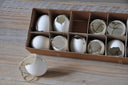Decoratief half kippenei van CountryatHome met een touwtje om op te hangen
