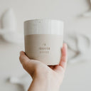 Mok coffee lover in keramiek, naturel en crème uitgevoerd met blinddruk