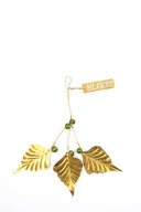 Gouden metalen hanger in de vorm van een blad van het merk MrsBloom.