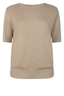 Zoso shirt gebreid in de kleur zand met ronde hals en korte mouwen