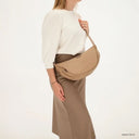 Zebra Trends tas crossbody in de kleur taupe met een gewatteerde puffy afwerking.