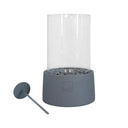 Leeff tafelhaard van grijs beton met glazen behuizing en decoratieve steentjes