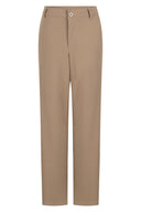 Zoso broek travel miriam in de kleur camel met een rechte pijp en ritssluiting.