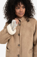 YAYA lammy jas in de kleur camel met een oversized pasvorm en opstaande kraag.