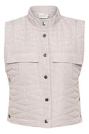 Een crème kleurige mouwloze bodywarmer van het merk Cream.