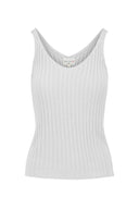 Zusss singlet gebreid in de kleur offwhite met ribpatroon