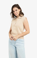 YAYA shirt met kraag in de kleur desert beige, mouwloos model met knoopjes aan de voorzijde.
