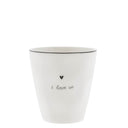 Bastion Collections beker shape love in wit aardewerk met een zwart hartje en de tekst I love us.