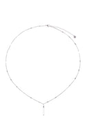 Zilverkleurige Zusss ketting met een hanger in de vorm van een wit schelpen staafje.