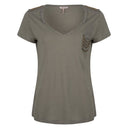 Groen T-shirt van Esqualo met military patches op de voorzijde.