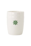 Zusss koffiemok met groen klavertje afgebeeld op een witte achtergrond