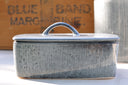 Broste Copenhagen Nordic Sea botervloot van grijs-blauw geglazuurd keramiek