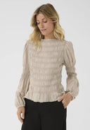 Cream blouse in de kleur cobblestone met lange mouwen en smockdetails