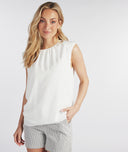 Esqualo blouse in offwhite met ronde hals en geplooide details