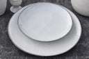 Dinerbord uit de Broste Copenhagen Nordic Sand collectie in zandkleurig geglazuurd keramiek
