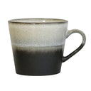HKliving mok cappuccino - rock, een keramische mok in zwart, grijs en wit met een rotsachtige textuur.