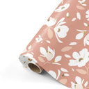 Inpakpapier met bloemmotief in de kleuren bruin en wit