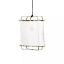 Hanglamp van Madam Stoltz met een metalen frame in antiek brass en een wit linnen doek, hangend aan een zwart snoer.