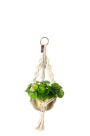 Creme kleurige macramehanger van MrsBloom met metalen ring en leren detail