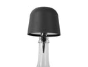 Zwarte metalen LED-lamp in een kegelvorm die op een fles geplaatst kan worden.