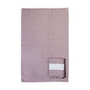 Een oudroze handdoek van het merk Mijn Stijl, in een rechthoekig formaat van 40 bij 60 cm.