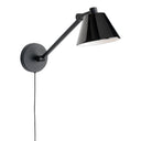 Zuiver wandlamp Lub uitgevoerd in zwart metaal met zwenkarm en taps toelopende kap.