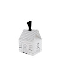 Bastion Collections giftbox in de vorm van een kersthuisje met decoratieve zwart witte tekeningen