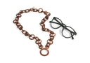 Looplabb leesbril ketting in de kleur hazel, een stijlvolle brillenketting van acetaat