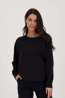 Zusss sweater in de kleur off black met een oversized pasvorm