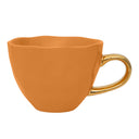 Urban Nature Culture mok L uit de Good Morning collectie in de kleur caramel, gemaakt van porselein.