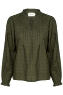 Cream blouse in donkergroene kleur met een rechte pasvorm