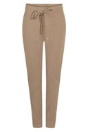 Zoso broek travel amber in de kleur camel met een elastische tailleband