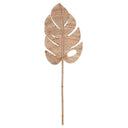 Decoratieve XXL tak in de vorm van een blad, uitgevoerd in naturel rattan.