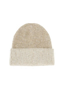 Zusss muts in de kleur taupe met ribgebreide boord en tipping detail.