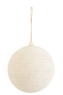 Kerstbal van touw met houten kraal en ophangtouw in creme-wit