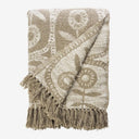 Madam Stoltz plaid in zandkleur met bloemendessin