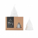 Set van twee witte kaarsen in de vorm van een kerstboom