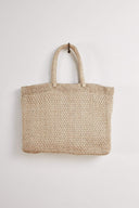 Shopper tote jamina jute in de kleur naturel, een ruime geweven tas van jute met afgeronde handvatten.