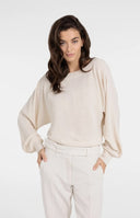 YAYA trui met boothals in creme/beige uitgevoerd met vleermuismouwen en ribboorden.