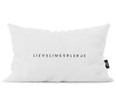 Winkeltje van Anne buitenkussen Lievelingsplekje in wit en zwart met tekst en hartjespatroon.