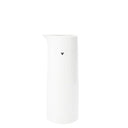 Witte aardewerk kan van Bastion Collections met een zwart hartje als detail