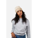 Barts beanie arlenas in de kleur cream met gebreide ribstructuur en contrasterende omslag.