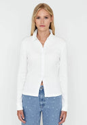 Getailleerd Anna Blue shirt in offwhite kleur met klassieke kraag