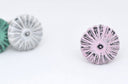 Roze metalen bloemknop met doorgeschuurd effect