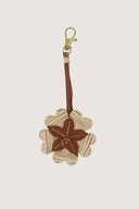 Zusss sleutelhanger bloem in naturel en bruin PU-leder met vlechtwerkdetails