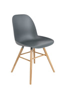 Donkergrijze Zuiver stoel met houten poten en een ergonomische zitting