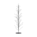 Zwarte Wire kerstboom van House Doctor met LED-verlichting op een tafel