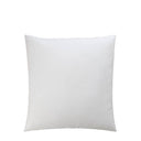 Witte kussenvulling van Bastion Collections met eendenveren vulling in het formaat 50x50 cm.