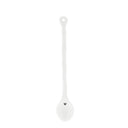 Witte aardewerk lepel van Bastion Collections met een lengte van 18,5 cm.