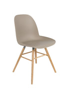 Zuiver stoel in de kleur taupe met naturel houten onderstel